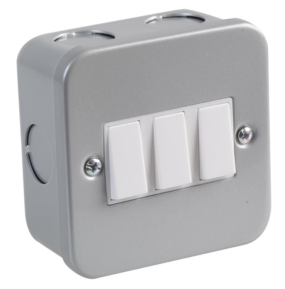 PRO ELEC Metalclad 3 Gang 10A Light Switch