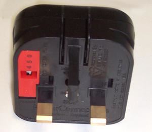 Powerconnections EU Schuko naar UK Reisstekker Adapter, 10A, Zwart