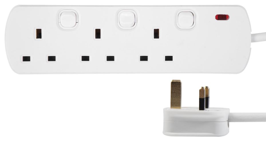 PRO ELEC 獨立開關三掣位電源拖板 7.5米 白色