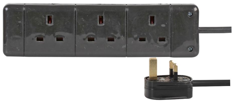PRO ELEC 3-Gang Extension, Black, 1m Lead